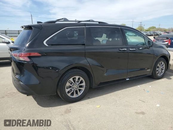 2021 Toyota Sienna XLE with VIN 5TDJRKEC0MS022530, listed as a Copart auction lot 53461735 with 48,887 mi miles and Salvage Title. Bid and sale history available at carsss.com. Image 3.