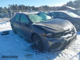 2022 Toyota Camry SE with VIN 4T1T11AK7NU690017, listed as a IAAI auction lot 41628839 with 38,678 mi miles. Bid and sale history available at carsss.com. Image 1.