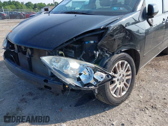 2010 Toyota Sienna XLE z VIN 5TDYK4CC4AS310757, wystawiony jako IAAI lot #42496526 z przebiegiem 238 468 mil mil oraz . Historia ofert i sprzedaży dostępna na DreamBid. Obrazek 6.