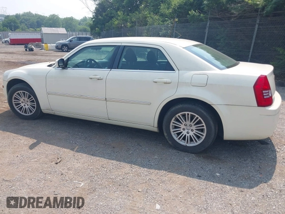2008 Chrysler 300 LX z VIN 2C3LA43R48H225478, wystawiony jako IAAI lot #42449835 z przebiegiem 168 746 mil mil oraz . Historia ofert i sprzedaży dostępna na DreamBid. Obrazek 3.