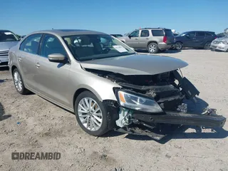 2013 Volkswagen Jetta TDI w/Premium/Nav с VIN 3VWLL7AJXDM233999, выставлен на аукционе IAAI как лот 42126691 с пробегом 151 658 миль миль и . История ставок и продаж доступна на DreamBid. Изображение 1.