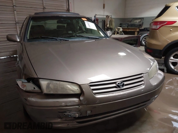 1999 Toyota Camry LE z VIN JT2BF28K7X0167855, wystawiony jako IAAI lot #41609230 z przebiegiem 242 398 mil mil oraz . Historia ofert i sprzedaży dostępna na DreamBid. Obrazek 6.