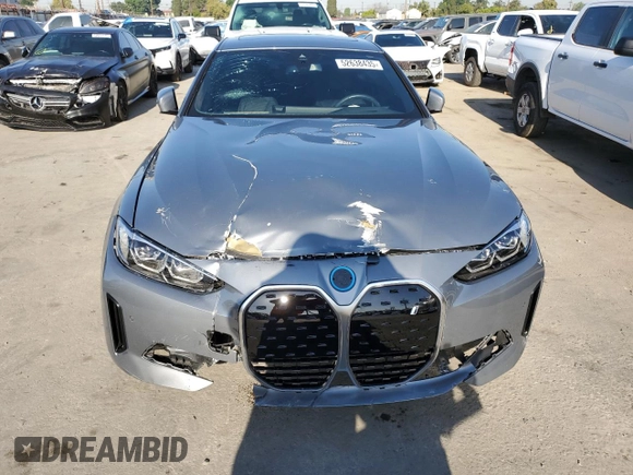 2024 BMW i4 eDrive35 z VIN WBY43AW07RFS38250, wystawiony jako Copart lot #52638435 z przebiegiem 11 567 mil mil oraz Szkody całkowita. Historia ofert i sprzedaży dostępna na DreamBid. Obrazek 5.