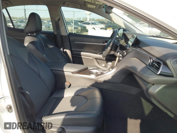 2022 Toyota Camry SE z VIN 4T1G11AK8NU644181, wystawiony jako IAAI lot #41979152 z przebiegiem 30 384 mil mil oraz . Historia ofert i sprzedaży dostępna na DreamBid. Obrazek 5.