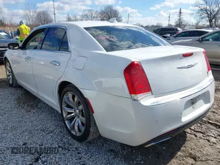 2016 Chrysler 300 with VIN 2C3CCAET1GH165675, listed as a IAAI auction lot 41689151 with 195,094 mi miles. Bid and sale history available at carsss.com. Image 3.