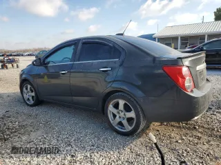 2015 Chevrolet Sonic LTZ z VIN 1G1JE5SB5F4106391, wystawiony jako Copart lot #41699175 z przebiegiem 113 683 mil mil oraz Szkoda całkowita • Salvage title. Historia ofert i sprzedaży dostępna na DreamBid. Obrazek 2.
