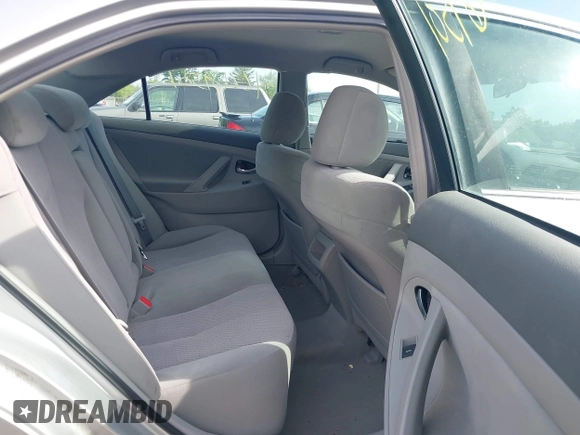 2011 Toyota Camry LE z VIN 4T1BF3EKXBU607307, wystawiony jako IAAI lot #42269501 z przebiegiem 153 051 mil mil oraz . Historia ofert i sprzedaży dostępna na DreamBid. Obrazek 8.