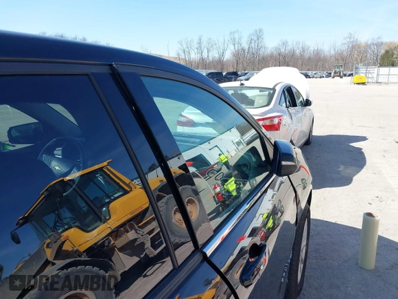 2019 Chevrolet Equinox LT with VIN 2GNAXUEV4K6135155, listed as a IAAI auction lot 41796183 with 104,554 mi miles and . Bid and sale history available at carsss.com. Image 18.