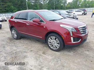 2018 Cadillac XT5 Premium Luxury FWD z VIN 1GYKNERS4JZ105398, wystawiony jako IAAI lot #42298550 z przebiegiem 56 904 mil mil oraz . Historia ofert i sprzedaży dostępna na DreamBid. Obrazek 1.