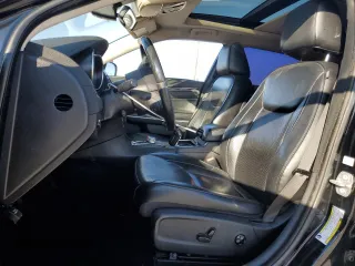 2019 Chrysler 300 Limited with VIN 2C3CCAEG2KH555681, listed as a Copart auction lot 43571855 with 121,027 mi miles and Salvage Title. Bid and sale history available at DreamBid. Image 7.