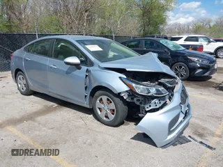 2017 Chevrolet Cruze LS z VIN 1G1BC5SMXH7222151, wystawiony jako IAAI lot #42009571 z przebiegiem 76 649 mil mil oraz . Historia ofert i sprzedaży dostępna na DreamBid. Obrazek 1.