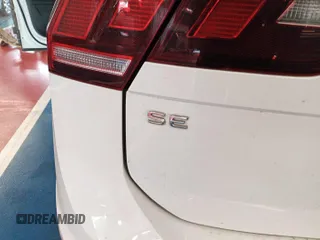 2024 Volkswagen Tiguan SE z VIN 3VV3B7AX0RM082514, wystawiony jako IAAI lot #42796136 z przebiegiem 27 247 mil mil oraz . Historia ofert i sprzedaży dostępna na DreamBid. Obrazek 2.
