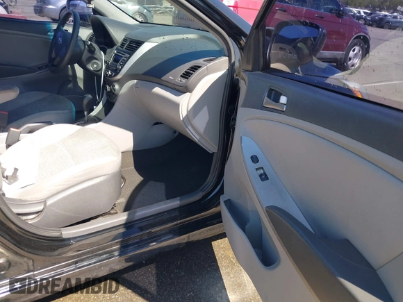2016 Hyundai Accent SE z VIN KMHCT4AE2GU019184, wystawiony jako IAAI lot #42138951 z przebiegiem 170 800 mil mil oraz . Historia ofert i sprzedaży dostępna na DreamBid. Obrazek 5.