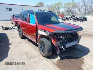 2024 Ford Bronco Sport Big Bend z VIN 3FMCR9B69RRE85305, wystawiony jako IAAI lot #42034385 z przebiegiem 14 145 mil mil oraz . Historia ofert i sprzedaży dostępna na DreamBid. Obrazek 1.