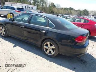 2013 Volkswagen Passat SE z VIN 1VWBP7A39DC094211, wystawiony jako IAAI lot #41894764 z przebiegiem 130 955 mil mil oraz . Historia ofert i sprzedaży dostępna na DreamBid. Obrazek 3.