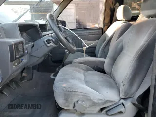 1994 Mitsubishi Mighty Max z VIN JA7LS21G6RP012556, wystawiony jako Copart lot #44242825 z przebiegiem 213 338 mil mil oraz Szkody całkowita. Historia ofert i sprzedaży dostępna na DreamBid. Obrazek 7.