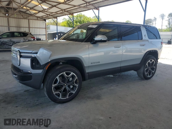 2025 Rivian R1S Adventure z VIN 7PDSGBBA9SN052652, wystawiony jako Copart lot #51659315 z przebiegiem 4012 mil mil oraz Szkody całkowita. Historia ofert i sprzedaży dostępna na DreamBid. Obrazek 1.
