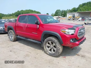 2017 Toyota Tacoma SR5 z VIN 3TMCZ5AN5HM066093, wystawiony jako IAAI lot #42370102 z przebiegiem 115 327 mil mil oraz . Historia ofert i sprzedaży dostępna na DreamBid. Obrazek 1.