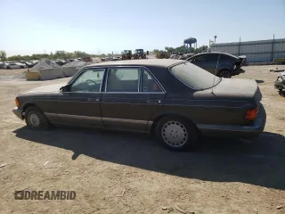 1988 Mercedes-Benz 560 with VIN WDBCA39D0JA401107, listed as a Copart auction lot 70535804 with 328,561 mi miles and Clean Title. Bid and sale history available at DreamBid. Image 2.