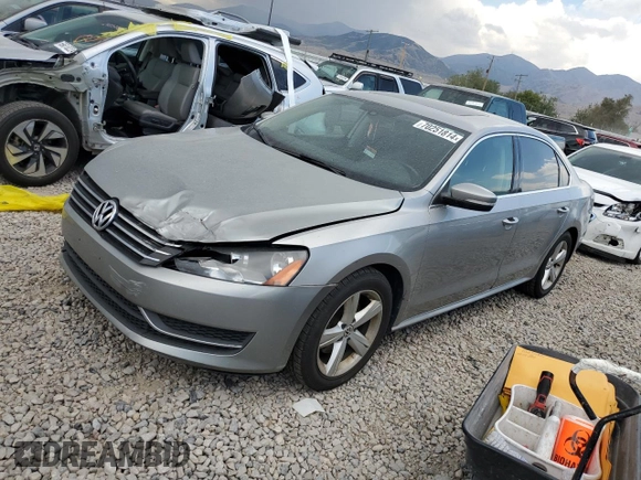 2013 Volkswagen Passat SE w/Sunroof & Nav with VIN 1VWBP7A35DC085070, listed as a Copart auction lot 46667265 with 205,166 mi miles and Salvage Title. Bid and sale history available at carsss.com. Image 1.
