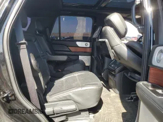 2018 Lincoln Navigator Reserve z VIN 5LMJJ2LT1JEL10108, wystawiony jako Copart lot #47883665 z przebiegiem Nie podano mil oraz Szkoda całkowita • Salvage title. Historia ofert i sprzedaży dostępna na DreamBid. Obrazek 11.