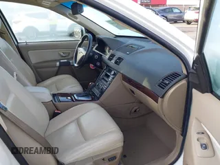 2014 Volvo XC90 with VIN YV4952CY8E1700823, listed as a IAAI auction lot 41485246 with 173,832 mi miles. Bid and sale history available at carsss.com. Image 5.
