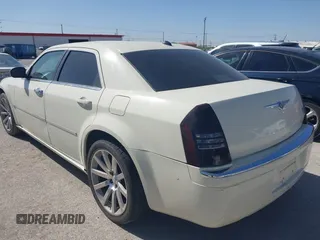 2005 Chrysler 300 with VIN 2C3JA63H55H575644, listed as a IAAI auction lot 41832290 with 184,108 mi miles. Bid and sale history available at carsss.com. Image 3.