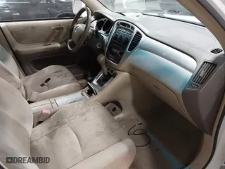 2007 Toyota Highlander with VIN JTEGD21AX70165811, listed as a IAAI auction lot 41582884 with 216,497 mi miles. Bid and sale history available at carsss.com. Image 5.