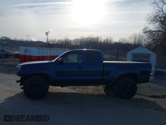 2008 Toyota Tacoma with VIN 5TEUU42N68Z533231, listed as a IAAI auction lot 41588789 with 114,423 mi miles and . Bid and sale history available at DreamBid. Image 14.
