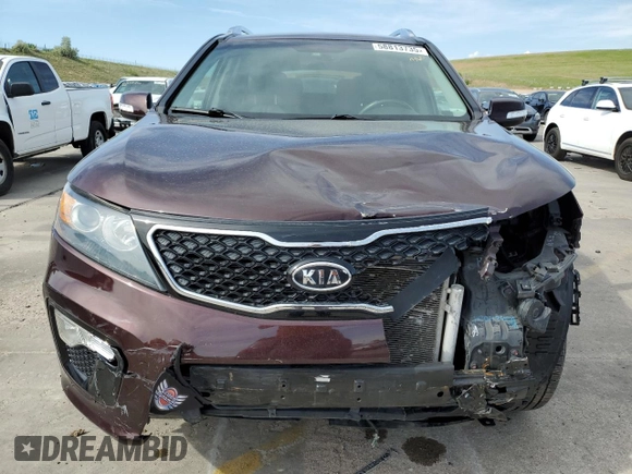 2013 Kia Sorento SX z VIN 5XYKWDA22DG389884, wystawiony jako Copart lot #58813735 z przebiegiem 101 567 mil mil oraz Szkoda całkowita • Salvage title. Historia ofert i sprzedaży dostępna na DreamBid. Obrazek 5.