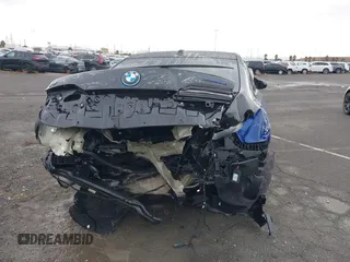 2023 BMW i7 xDrive60 z VIN WBY53EJ05PCN86100, wystawiony jako IAAI lot #40845180 z przebiegiem 4 231 mil mil oraz . Historia ofert i sprzedaży dostępna na DreamBid. Obrazek 17.