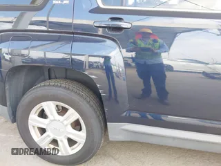 2015 GMC Terrain SLE z VIN 2GKALMEK8F6230077, wystawiony jako IAAI lot #42372634 z przebiegiem 142 231 mil mil oraz . Historia ofert i sprzedaży dostępna na DreamBid. Obrazek 6.