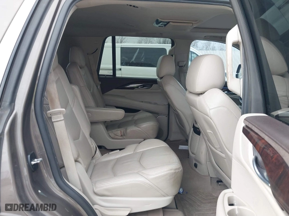 2015 Cadillac Escalade Luxury with VIN 1GYS3MKJ9FR725818, listed as a IAAI auction lot 41596731 with 224,246 mi miles. Bid and sale history available at carsss.com. Image 8.
