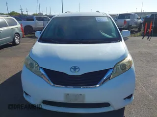 2011 Toyota Sienna LE AAS with VIN 5TDKK3DC3BS086073, listed as a IAAI auction lot 41637136 with 257,615 mi miles. Bid and sale history available at carsss.com. Image 6.