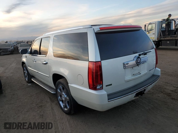 2010 Cadillac Escalade ESV Luxury z VIN 1GYUKHEF8AR102189, wystawiony jako Copart lot #82428034 z przebiegiem 163 848 mil mil oraz Szkoda całkowita • Salvage title. Historia ofert i sprzedaży dostępna na DreamBid. Obrazek 2.