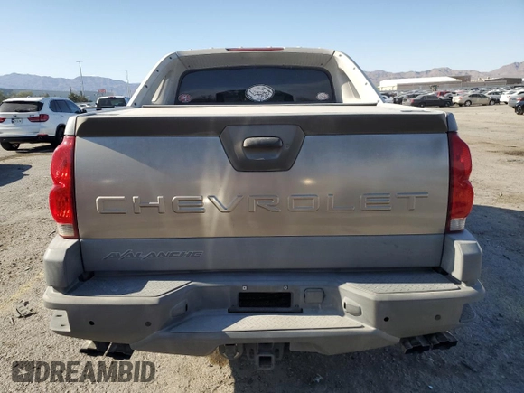 2002 Chevrolet Avalanche with VIN 3GNEC13T62G249465, listed as a Copart auction lot 58482255 with 209,864 mi miles and Clean title. Bid and sale history available at DreamBid. Image 6.