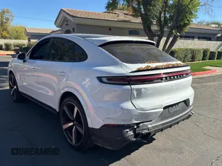 2024 Porsche Cayenne S z VIN WP1BL2AY8RDA60547, wystawiony jako Copart lot #87288544 z przebiegiem 1 442 mil mil oraz Czysty tytuł • Clean title. Historia ofert i sprzedaży dostępna na DreamBid. Obrazek 3.