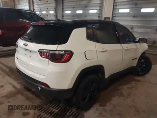 2021 Jeep Compass Latitude z VIN 3C4NJDBB8MT530881, wystawiony jako IAAI lot #42159145 z przebiegiem Nie podano mil oraz . Historia ofert i sprzedaży dostępna na DreamBid. Obrazek 4.