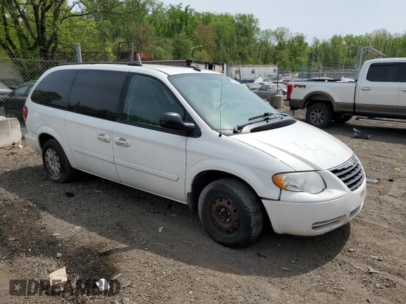 2005 Chrysler Town & Country LX with VIN 2C4GP44R15R450232, listed as a Copart auction lot 53623915 with 57,372 mi miles and Salvage Title. Bid and sale history available at carsss.com. Image 5.