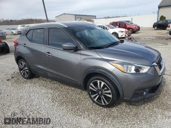 2019 Nissan Kicks SR z VIN 3N1CP5CU7KL547165, wystawiony jako Copart lot #49992975 z przebiegiem 98 357 mil mil oraz Nie do naprawy • Non repairable. Historia ofert i sprzedaży dostępna na DreamBid. Obrazek 4.