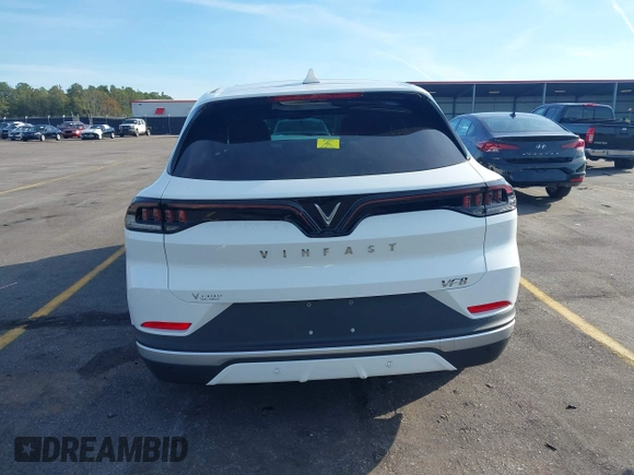 2024 VinFast VF 8 Plus z VIN RLLV1AFA9RH008627, wystawiony jako IAAI lot #40870681 z przebiegiem 338 mil mil oraz . Historia ofert i sprzedaży dostępna na DreamBid. Obrazek 17.