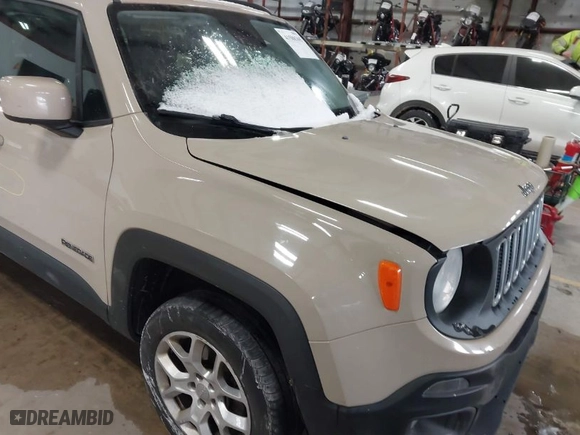 2015 Jeep Renegade Latitude with VIN ZACCJBBT2FPB45640, listed as a IAAI auction lot 41588365 with 179,023 mi miles. Bid and sale history available at carsss.com. Image 1.