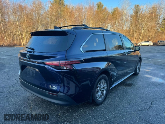 2021 Toyota Sienna XLE with VIN 5TDJSKFC6MS013236, listed as a Copart auction lot 87330814 with 182,156 mi miles and Clean Title. Bid and sale history available at carsss.com. Image 4.