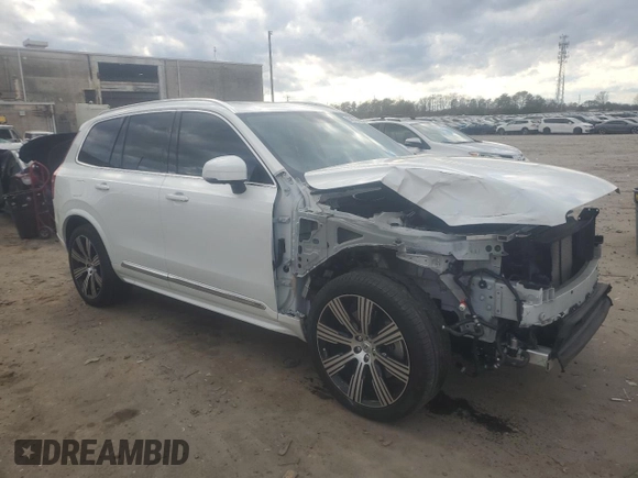 2021 Volvo XC90 Inscription Expression with VIN YV4BR00L3M1682507, listed as a Copart auction lot 85881484 with 28,834 mi miles and Salvage Title. Bid and sale history available at carsss.com. Image 4.