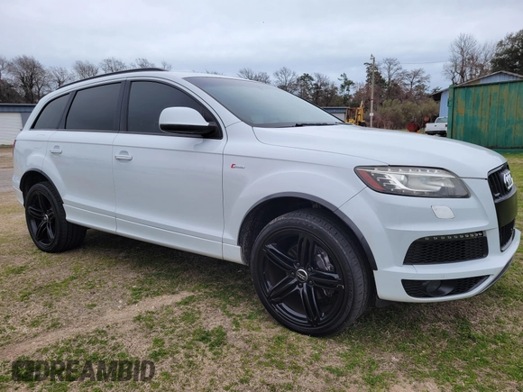 2013 Audi Q7 3.0T S line Prestige with VIN WA1DGAFE2DD010818, listed as a IAAI auction lot 41640066 with 155,738 mi miles. Bid and sale history available at carsss.com. Image 1.