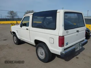 1986 Ford Bronco z VIN 1FMCU14T0GUC51692, wystawiony jako IAAI lot #41982392 z przebiegiem 509 734 mil mil oraz . Historia ofert i sprzedaży dostępna na DreamBid. Obrazek 3.