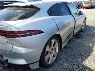 2020 Jaguar I-PACE SE with VIN SADHC2S1XL1F81363, listed as a Copart auction lot 73839674 with 0 mi miles and Non Repairable. Bid and sale history available at carsss.com. Image 3.