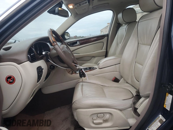 2006 Jaguar XJ Vanden Plas with VIN SAJWA82B86SH09779, listed as a Copart auction lot 82672424 with 161,800 mi miles and Clean Title. Bid and sale history available at carsss.com. Image 7.