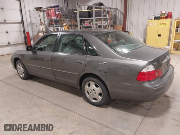 2004 Toyota Avalon XL z VIN 4T1BF28B64U389214, wystawiony jako IAAI lot #42131695 z przebiegiem 187 352 mil mil oraz . Historia ofert i sprzedaży dostępna na DreamBid. Obrazek 3.