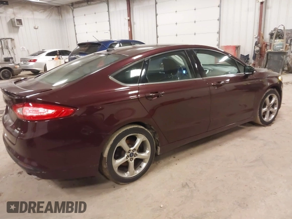 2013 Ford Fusion SE with VIN 3FA6P0HR0DR238015, listed as a IAAI auction lot 41753962 with 104,435 mi miles. Bid and sale history available at carsss.com. Image 4.